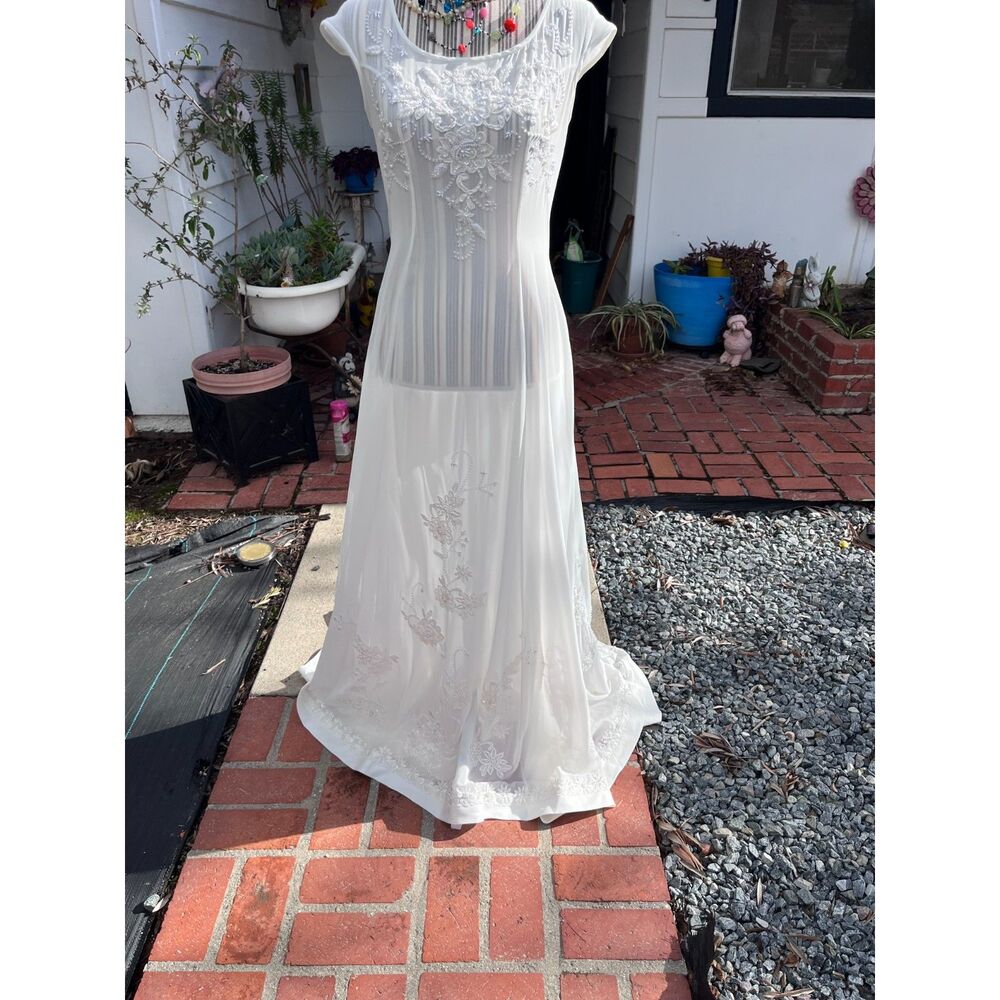 Beaded Applique Chiffon Wedding Dress Off White / Cream Overlay